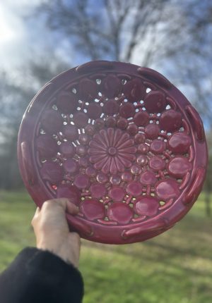 Coupe vintage en céramique années 50, esprit Vallauris, bordeaux clair Prix de vente de 56 euros Livraison au choix partout en France