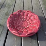 Coupe vintage en céramique années 50, esprit Vallauris, bordeaux clair Prix de vente de 56 euros Livraison au choix partout en France