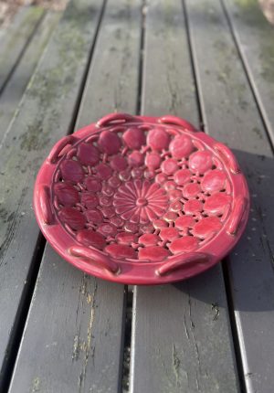 Coupe vintage en céramique années 50, esprit Vallauris, bordeaux clair Prix de vente de 56 euros Livraison au choix partout en France