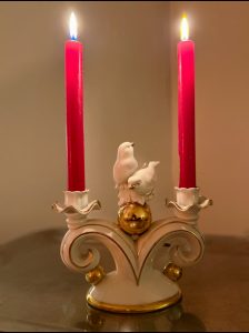 Bougeoir ancien en porcelaine allemande aux oiseaux – Vers 1900–1920