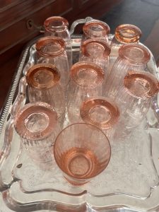 Lot de 12 verres anciens roses – Époque 1900 Plein de charme 