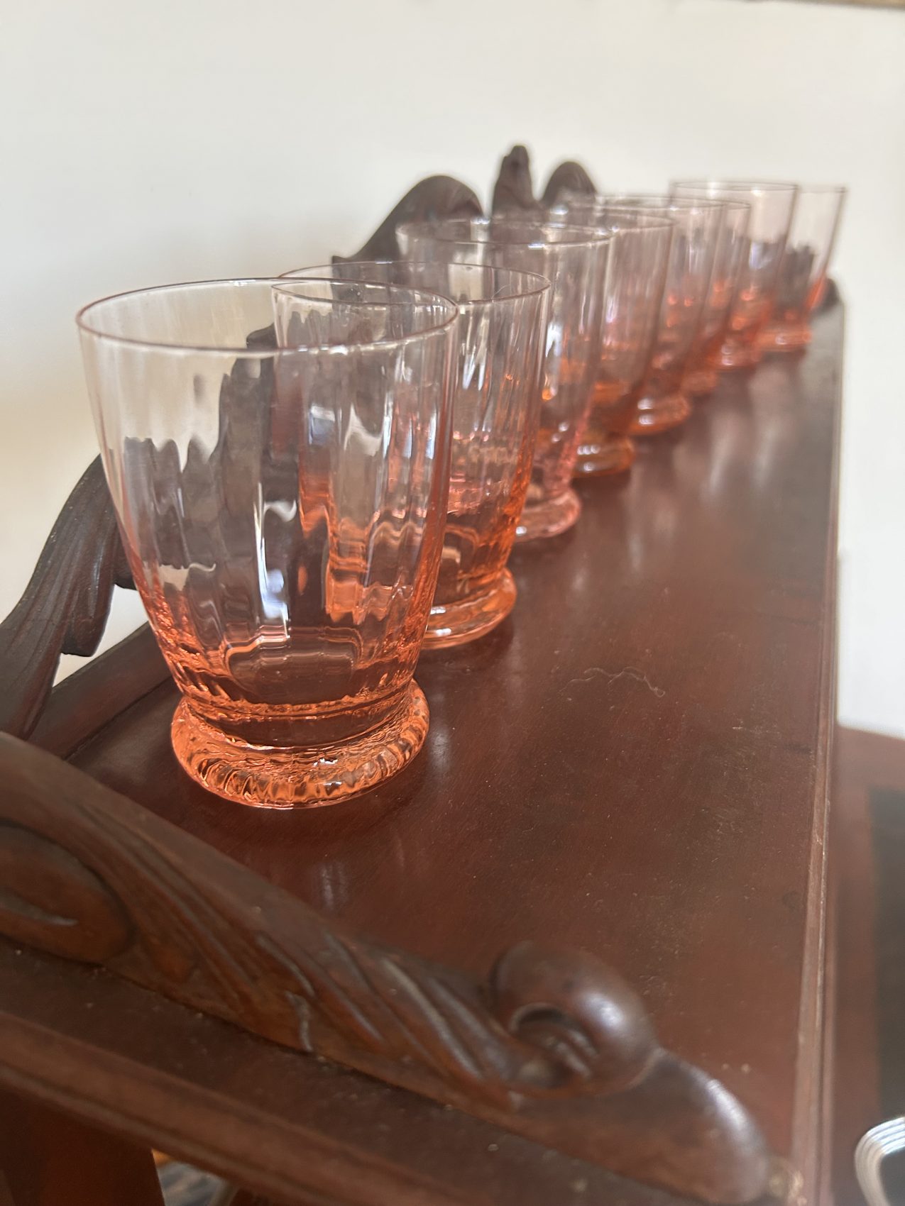 Lot de 12 verres anciens roses – Époque 1900 Plein de charme 