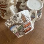 Lot de 2 tasses anciennes en faïence – Modèle Tokyo, Badonviller – XIXe siècle  La chinoiserie chic