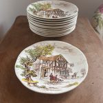 Série de 12 assiettes plates en faïence de Gien Modèle Ludlow  la campagne chic passe à table  Prix de vente de 96 euros  Livraison partout en France au choix 