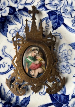 https://labrocantebucolique.fr/boutique/decoration/pilon-de-pharmacie-ancien-en-porcelaine-et-manche-en-bois-fin-xixe-debut-xxe-siecle/