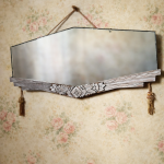 Miroir ancien époque Art déco en bois patiné crème