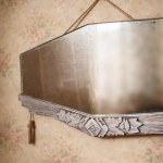 Miroir ancien époque Art déco en bois patiné crème