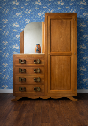 Armoire asymétrique art déco en noyer massif – commode et penderie intégrées – 183 cm Prix de vente de 399 euros Livraison partout en France en rdc 150 euros