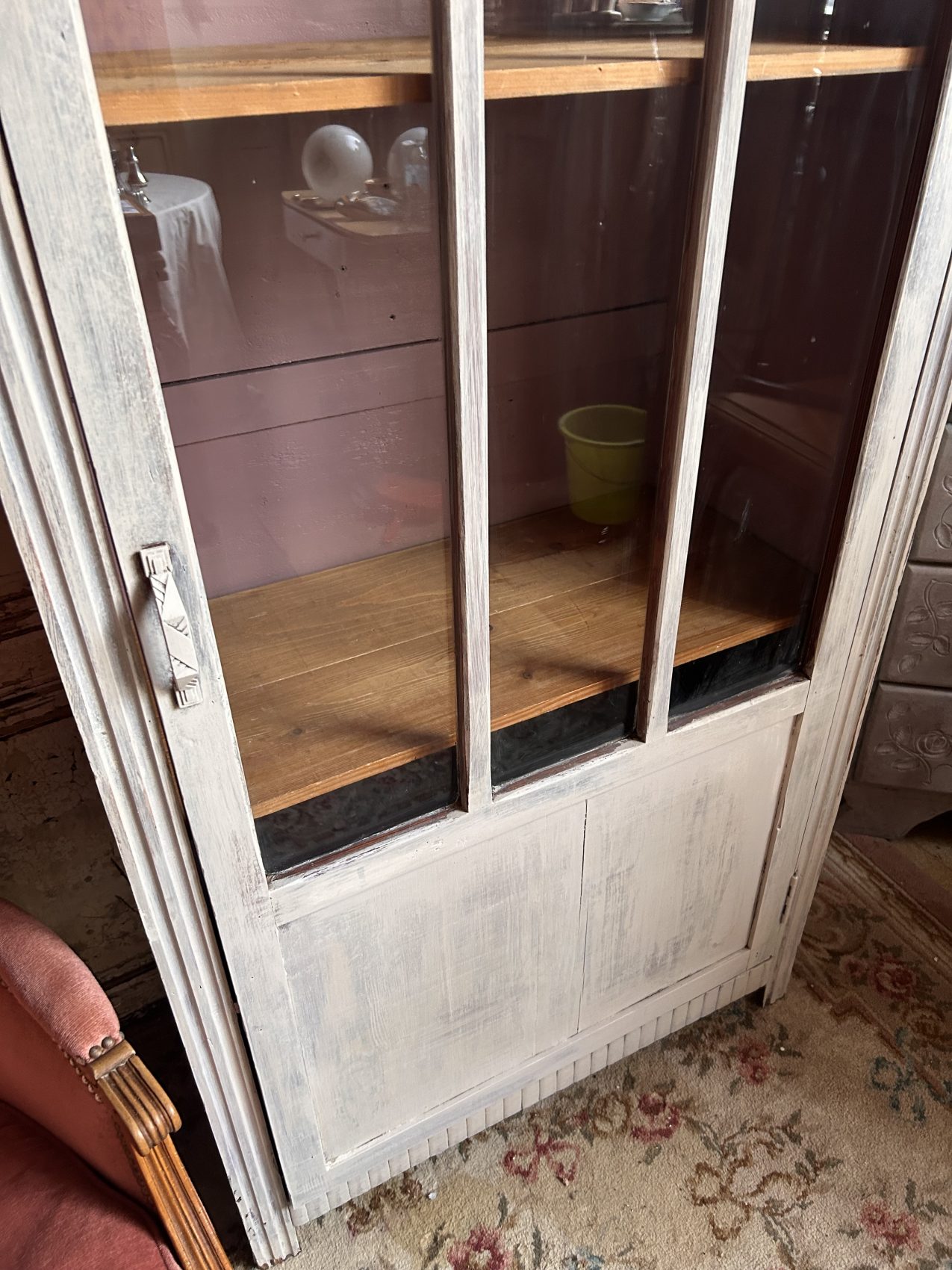 Petite armoire parisienne art déco vitrée patine blanche- un classique intemporel – Image 10