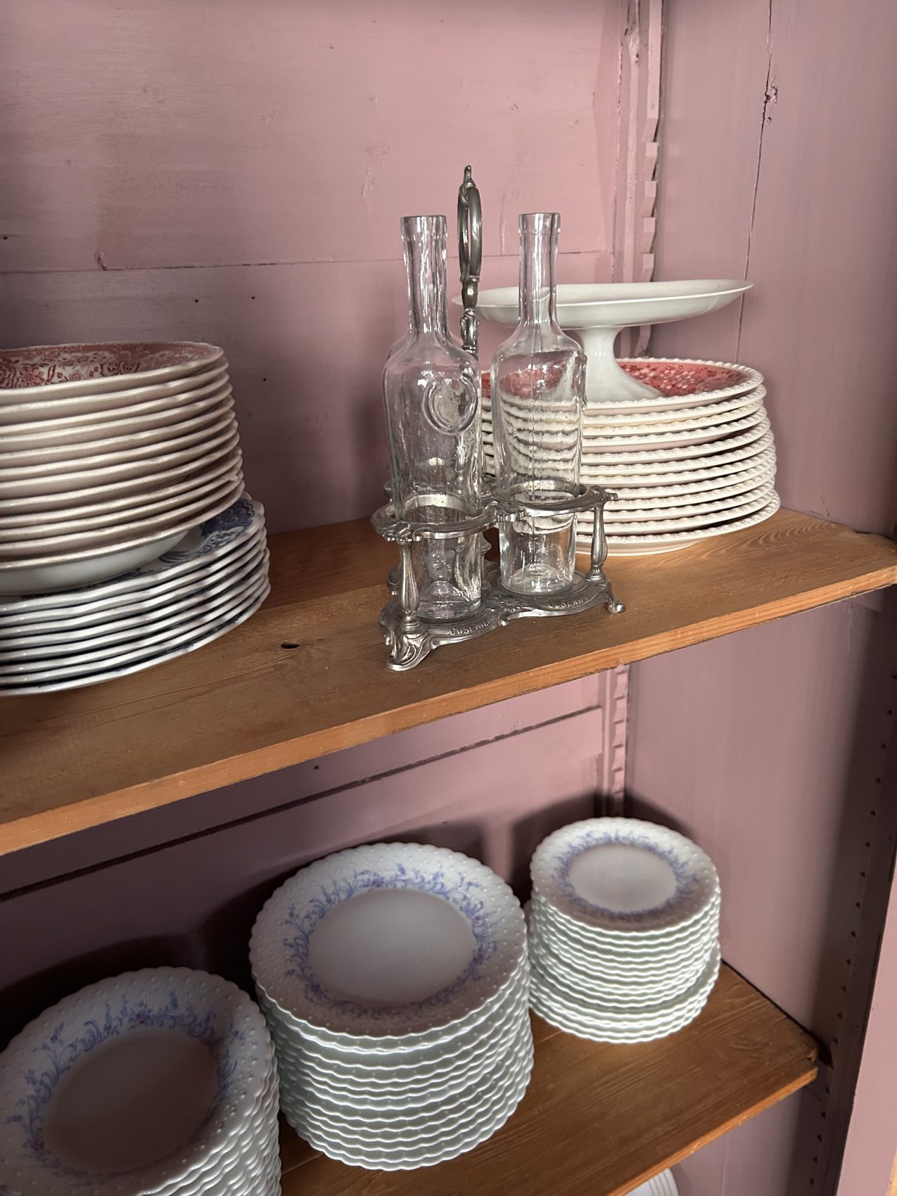 Petite armoire parisienne art déco vitrée patine blanche- un classique intemporel – Image 2