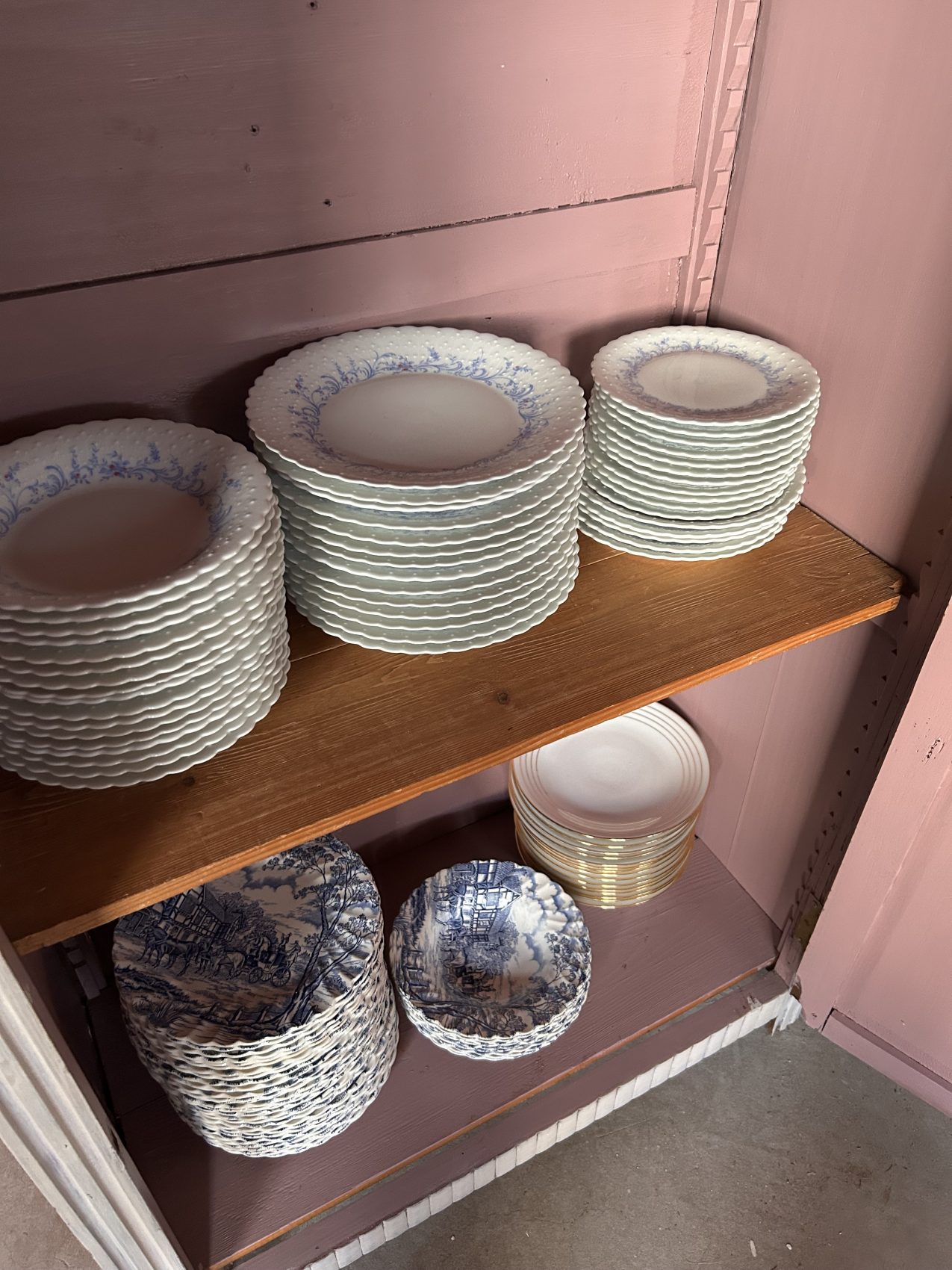 Petite armoire parisienne art déco vitrée patine blanche- un classique intemporel – Image 3