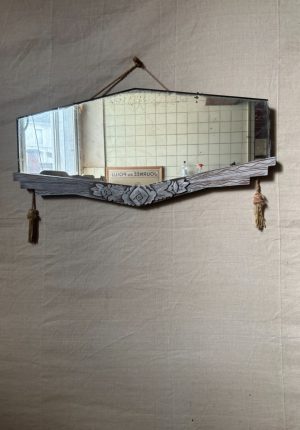 Miroir ancien époque Art déco en bois patiné crème