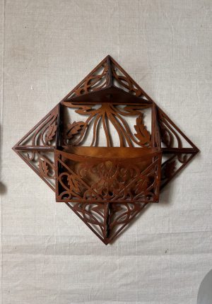 Porte-lettres mural ancien en bois ajouré  Travail artisanal début XXe – Art nouveau