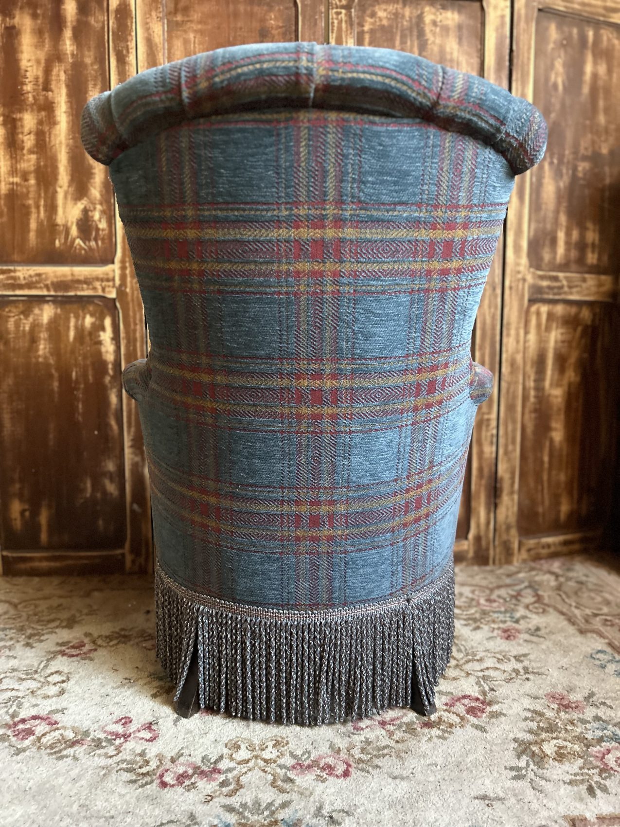 Fauteuil anglais ancien capitonné - rénovation tapissier - un havre de confort le chic en plus Prix de vente de 247 euros Livraison partout en France 80 euros