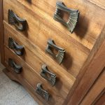 Armoire asymétrique art déco en noyer massif – commode et penderie intégrées – 183 cm Prix de vente de 399 euros Livraison partout en France en rdc 150 euros