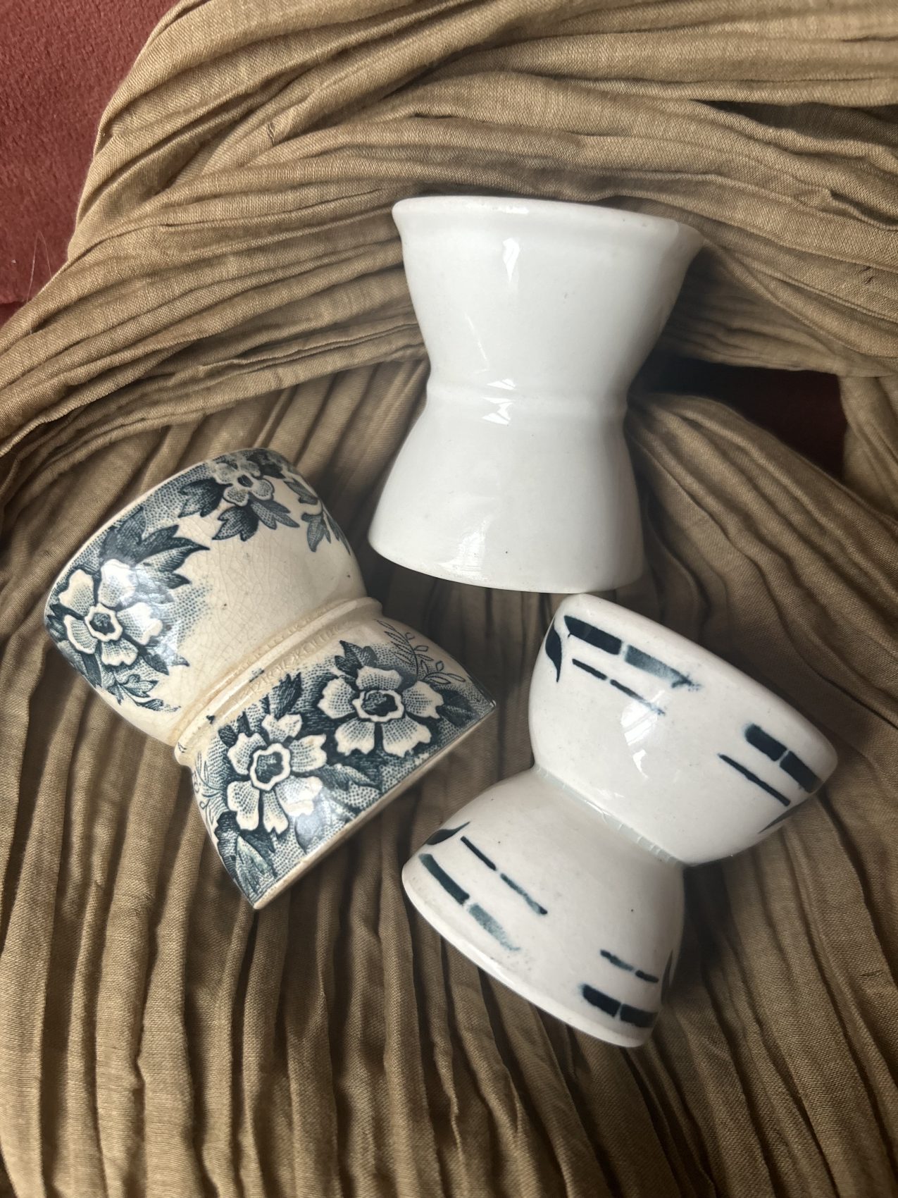 Lot de 3 coquetiers en faïence terre de fer XIXe siècle  marie-louise prix de vente de 30 euros  Livraison partout en France au choix 