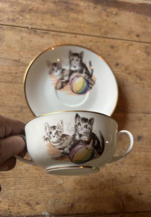 Tasse à bouillon ancienne en porcelaine de Limoges « Les chatons «