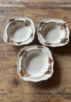 Trio de petits plats creux en faïence anglaise Art Déco – 16 x 16 cm