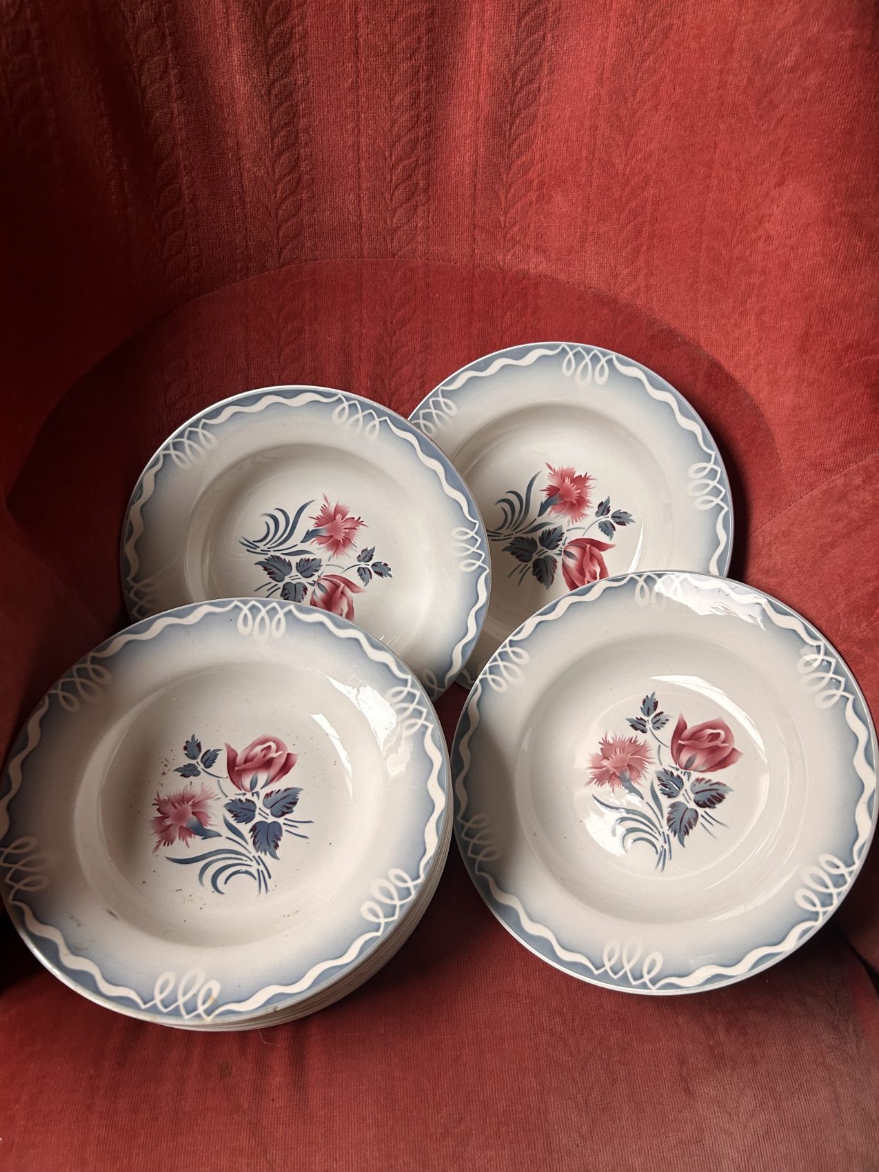 Série de 12 Assiettes creuses Digouin Sarreguemines modèle Marinette – Le charme de la simplicité