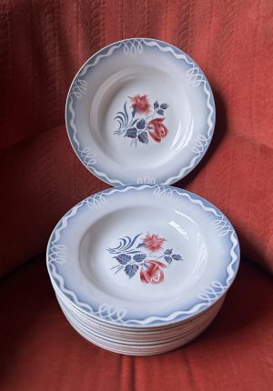 Série de 12 Assiettes creuses Digouin Sarreguemines modèle Marinette – Le charme de la simplicité