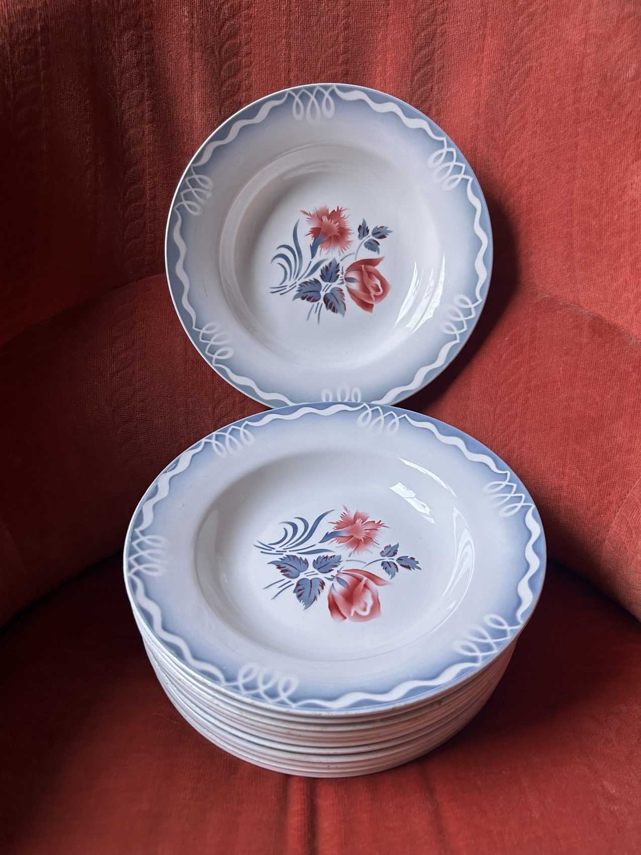 Série de 12 Assiettes creuses Digouin Sarreguemines modèle Marinette – Le charme de la simplicité