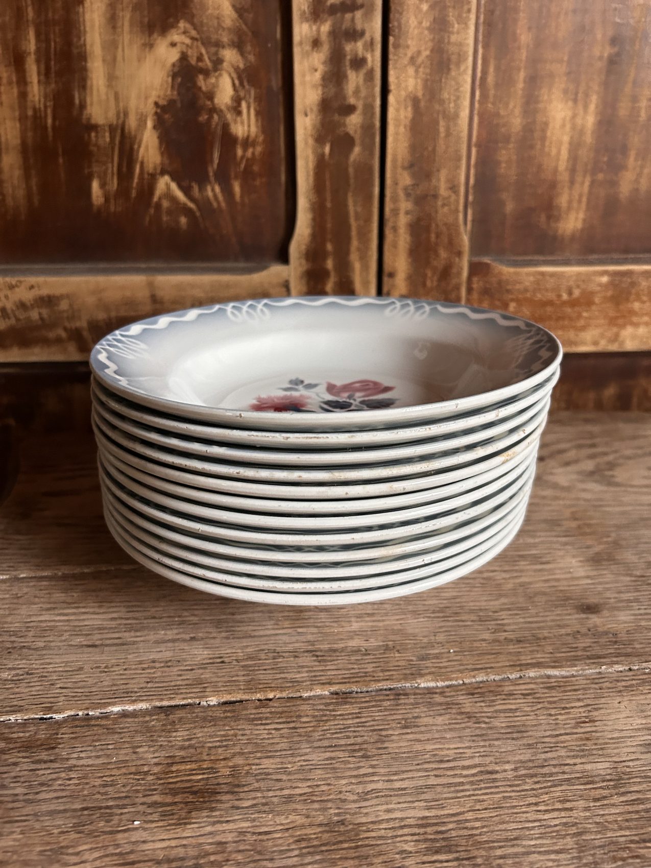 Série de 12 Assiettes creuses Digouin Sarreguemines modèle Marinette – Le charme de la simplicité