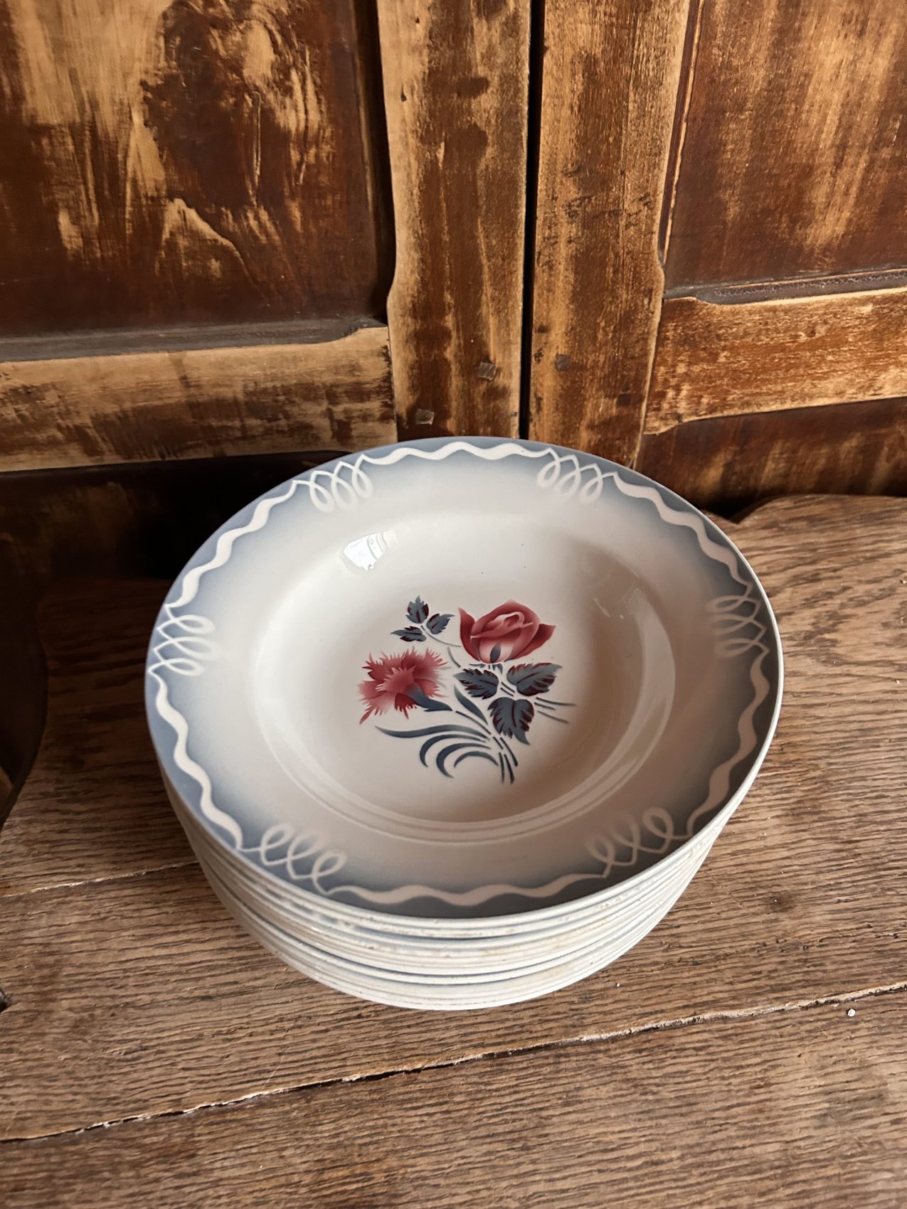 Série de 12 Assiettes creuses Digouin Sarreguemines modèle Marinette – Le charme de la simplicité