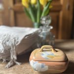 Porte-savon ancien en faïence KG Lunéville – décor tulipes – époque 1900 Prix de vente de 30 euros Livraison partout en France au choix