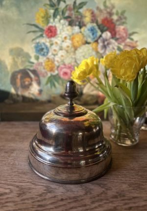 Grande cloche à pâtisserie ancienne en métal argenté –  Le chic à l'ancienne