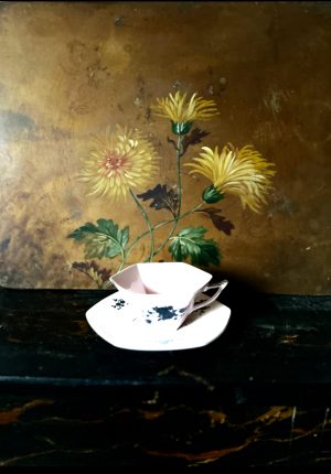 Panneau décoratif ancien fleurs peintes époque 1900 – 49 x 37 cm La poésie des fleurs peintes Prix de vente de 62 euros  Livraison partout en France au choix 