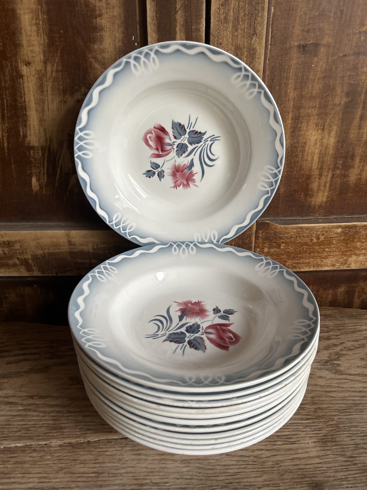 Série de 12 Assiettes creuses Digouin Sarreguemines modèle Marinette – Le charme de la simplicité