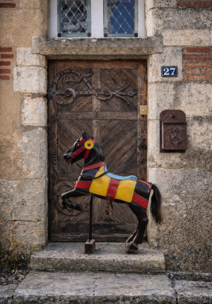 Cheval de manège ancien en bois peint – années - La rareté au parfum nostalgie