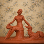 Grande Sculpture art déco ancienne “L’amitié” – femme et lévrier