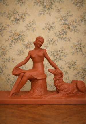 Grande Sculpture art déco ancienne “L’amitié” – femme et lévrier