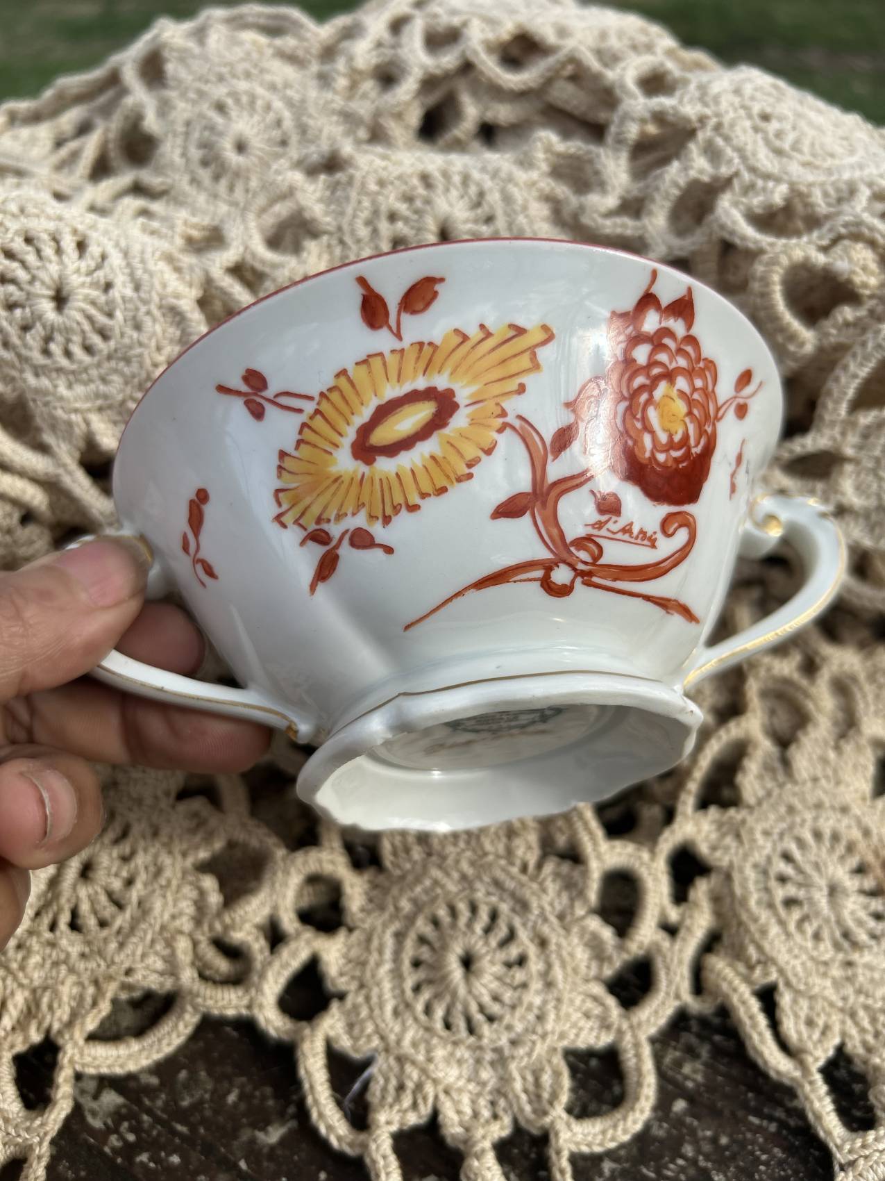 Deux tasses à bouillon en porcelaine fine de Limoges « Fabrique Royale »chic et raffinées – Image 13