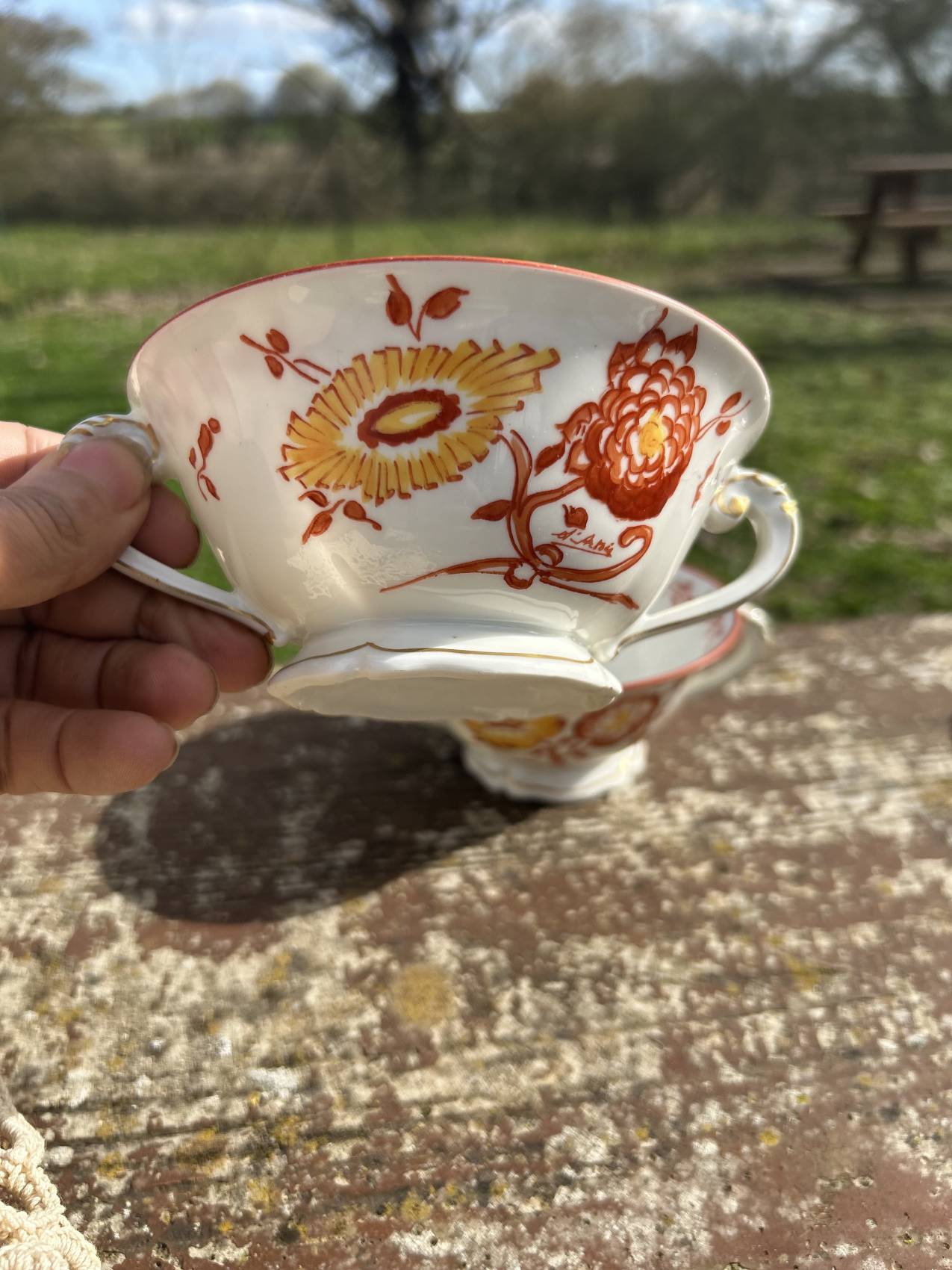 Deux tasses à bouillon en porcelaine fine de Limoges « Fabrique Royale »chic et raffinées – Image 10