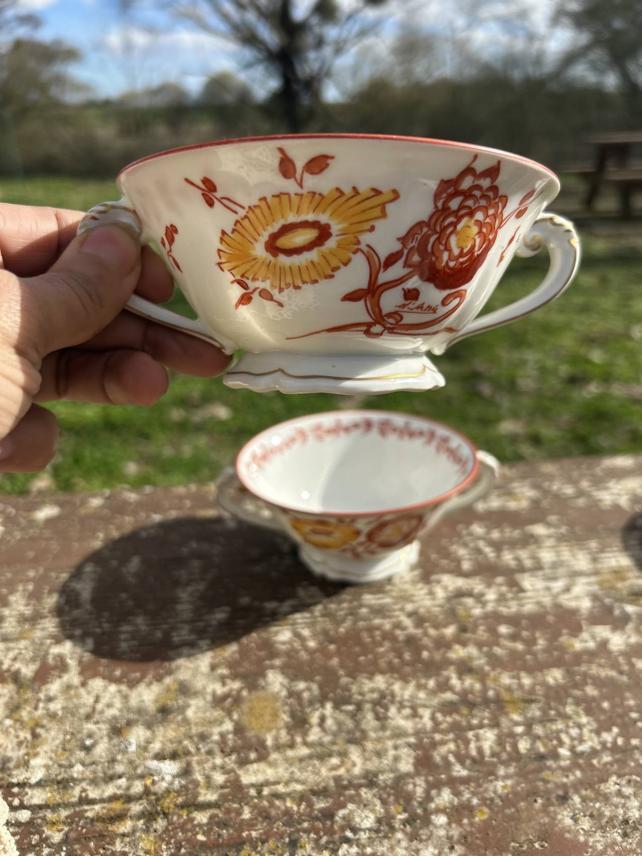 Deux tasses à bouillon en porcelaine fine de Limoges « Fabrique Royale »chic et raffinées – Image 5