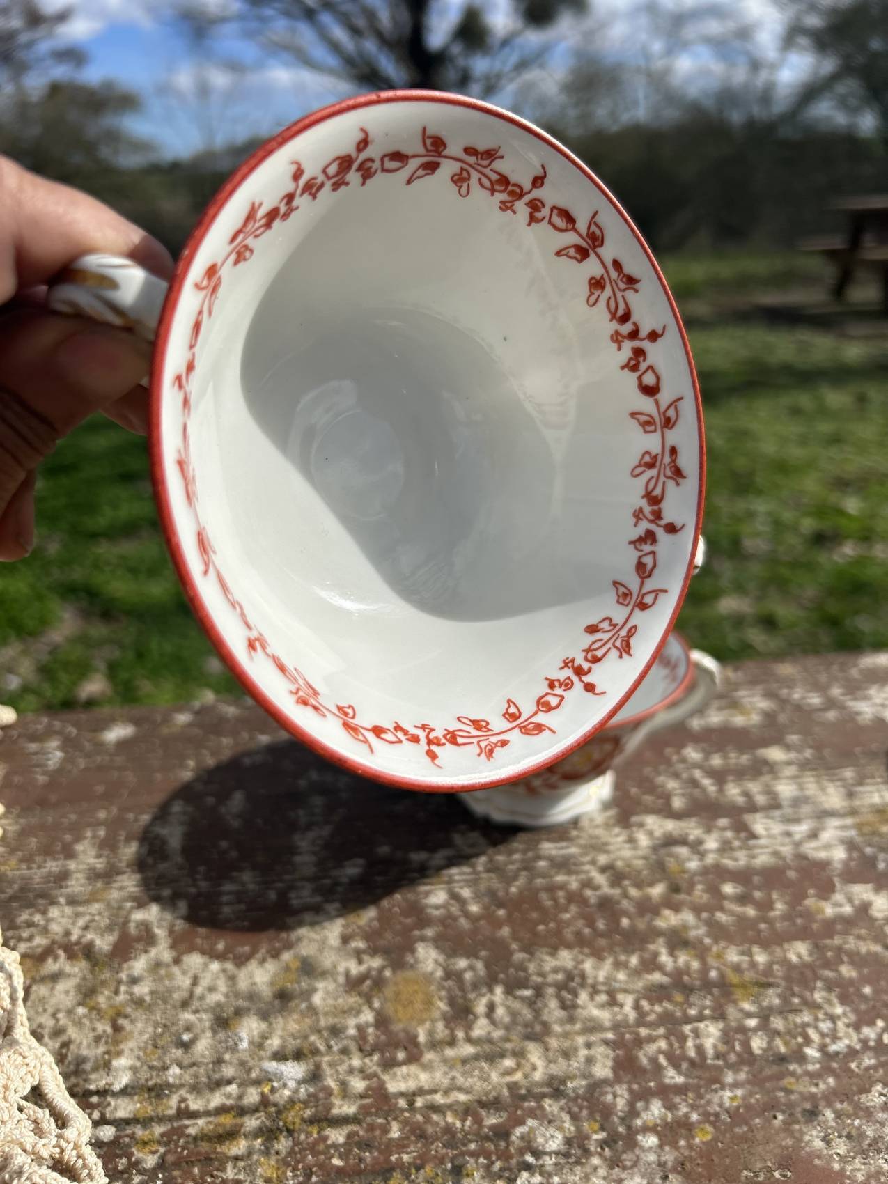 Deux tasses à bouillon en porcelaine fine de Limoges « Fabrique Royale »chic et raffinées – Image 9