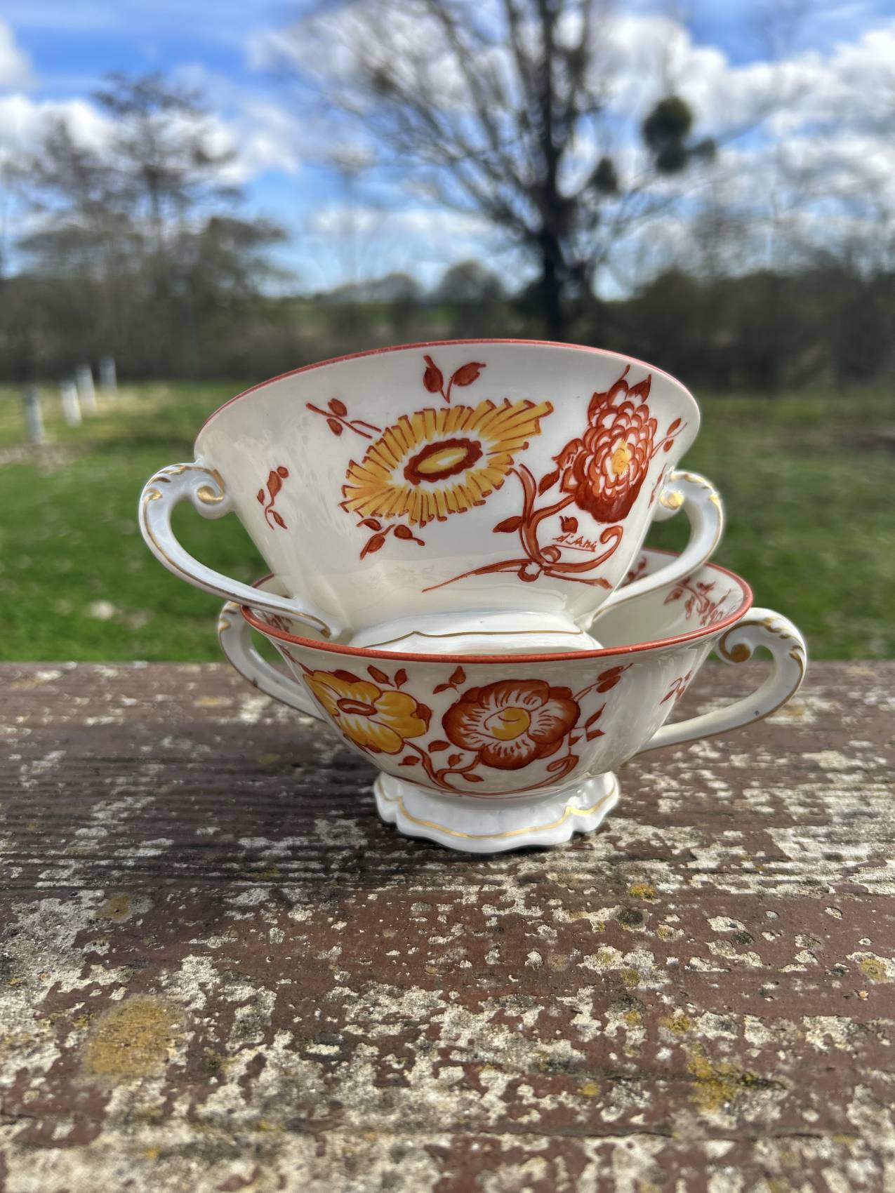 Deux tasses à bouillon en porcelaine fine de Limoges « Fabrique Royale »chic et raffinées – Image 2