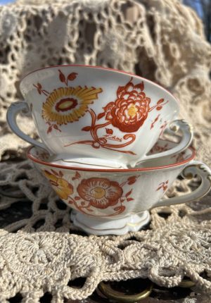 Deux tasses à bouillon en porcelaine fine de Limoges « Fabrique Royale »chic et raffinées
