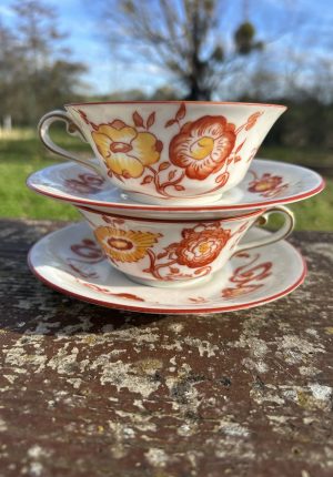 Paire de tasses à thé et soucoupes Manufacture Royale de Limoges – époque 1900 – porcelaine fine Faussement classique