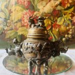 Brûle-parfum ancien en bronze fin XIXe siècle décor chinoiserie - Prix : 287 euros Livraison partout en France au choix