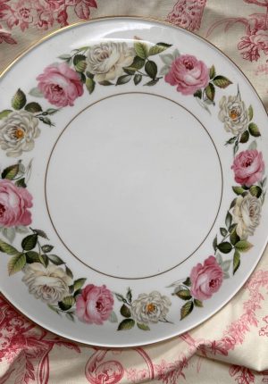 Plat de présentation en porcelaine anglaise Royal Worcester – décor Royal Garden Elgar