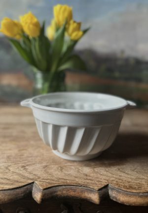 Passoire ancienne en porcelaine fin XIXe – faisselle cuisine campagne chic