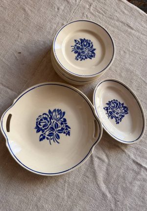 Ensemble à dessert ancien Badonviller – 11 assiettes et son plat de présentation – la Gaîté passe à table