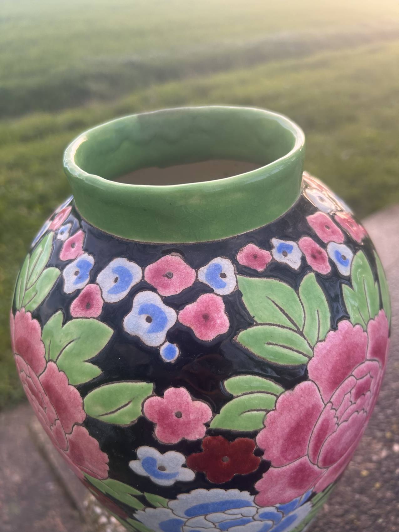 Grand vase Keramis – époque Art déco à motif de Pivoines