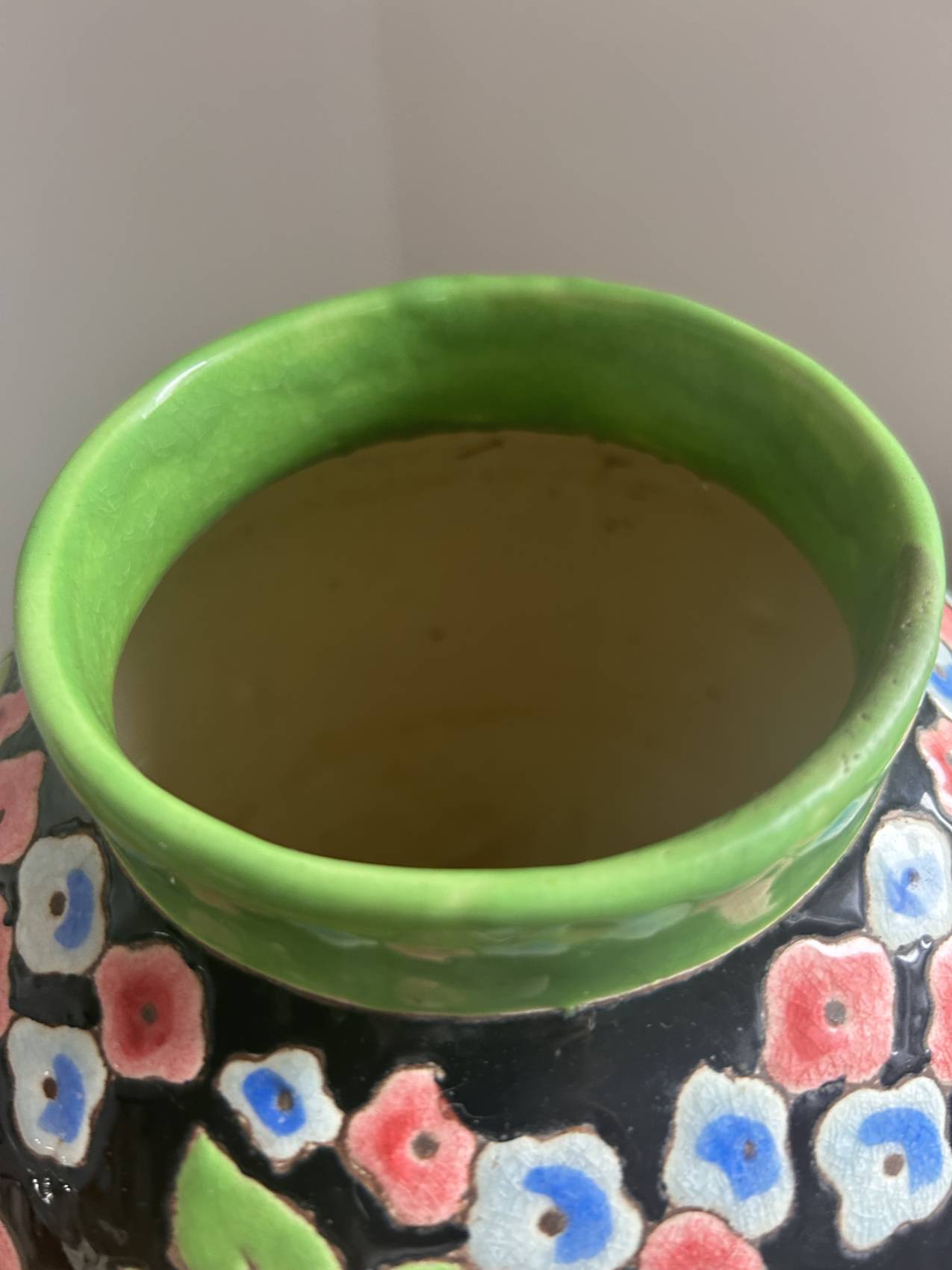 Grand vase Keramis – époque Art déco à motif de Pivoines