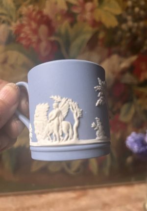 Paire de tasses à café Wedgwood jasper bleu antique  Légèrement dépareillées - le charme anglais