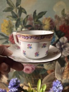 Duo  tasses à thé anciennes en porcelaine de Limoges – décor floral années 40 raffinées à souhait 