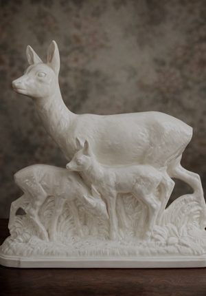 Sculpture de biches en faïence vernissée – Sarreguemines – Époque Art déco- l’éloge de la douceur